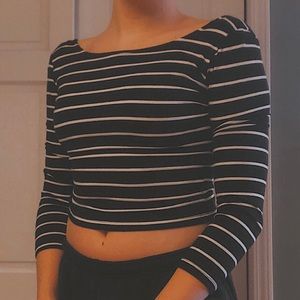 𝐒𝐓𝐑𝐈𝐏𝐄𝐃 𝐂𝐑𝐎𝐏 𝐓𝐎𝐏